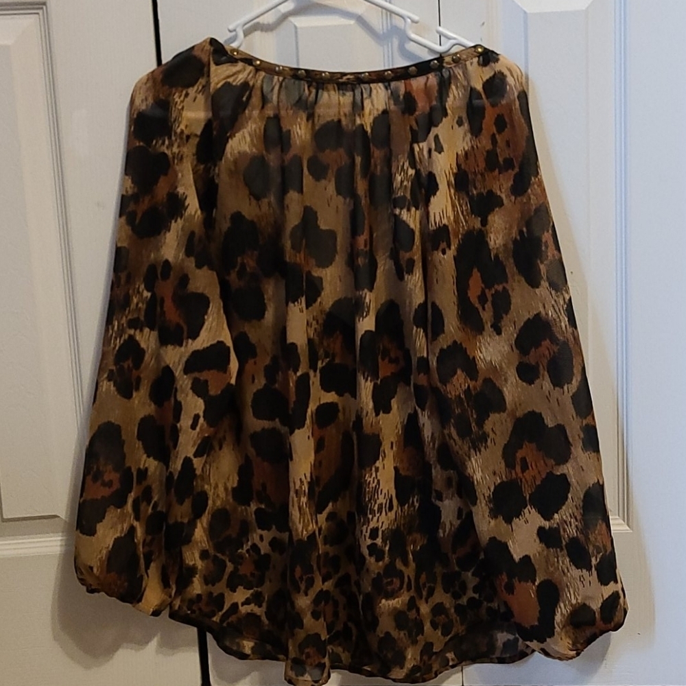 C3: large- leopard print long sleeve blouse - Picture 5 of 5